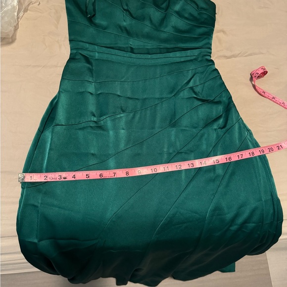 Emerald green gown/dress - Picture 13 of 13